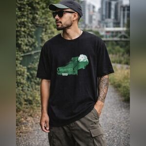 Icebreaker 100% Merino Wool Black Graphic T-Shirt Green Car Print Streetwear Tee